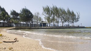 Beach nearby, white sand, beach bar - Sunset NaBro (Boscobel)