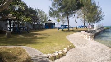 Beach nearby, white sand, beach bar