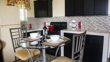 Comfort Apartment | Private kitchen | Fridge, microwave, stovetop, cookware/dishes/utensils