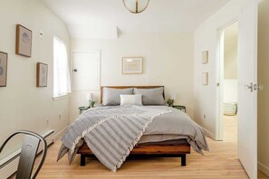 2 bedrooms, iron/ironing board, travel cot, free WiFi