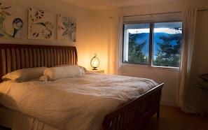 1 bedroom, iron/ironing board, free WiFi, bed sheets - Three Lakes Vacation Suite...Enjoy life along the “Scenic Sip” (Lake Country)