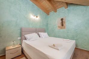 4 bedrooms, free WiFi, bed sheets