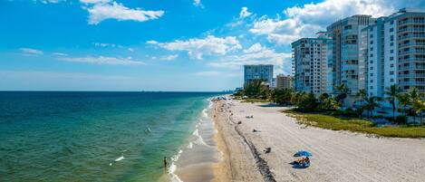 Beach nearby, sun loungers, beach towels