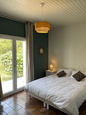 3 bedrooms, iron/ironing board, travel cot, free WiFi