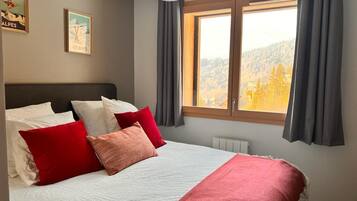 3 bedrooms, iron/ironing board, travel crib, WiFi