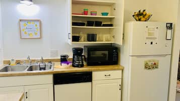 冰箱、微波炉、烤箱、炉灶