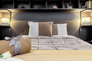 2 habitaciones, escritorio, tabla de planchar con plancha y wifi gratis