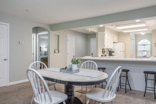 2BD 2BA WALK-IN CONDO INDOOR/OUTDOOR POOL HOT TUB