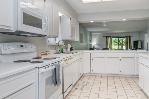 2BD 2BA WALK-IN CONDO INDOOR/OUTDOOR POOL HOT TUB