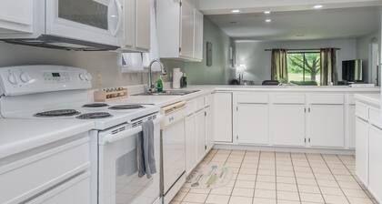 2BD 2BA WALK-IN CONDO INDOOR/OUTDOOR POOL HOT TUB