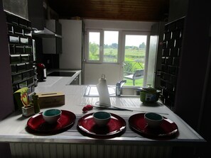 Fridge, microwave, oven, stovetop - Jolie Maison à Wemmel Entourée de Champs à 2 km de Bruxelles (Wemmel)