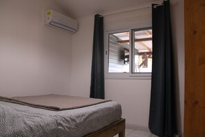 2 bedrooms, iron/ironing board, travel cot, free WiFi