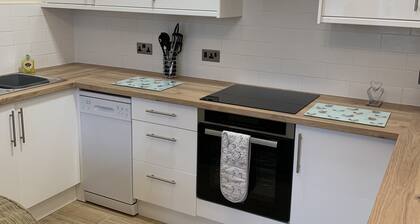 Newly refurbished central Llandudno 2 bed town apartment