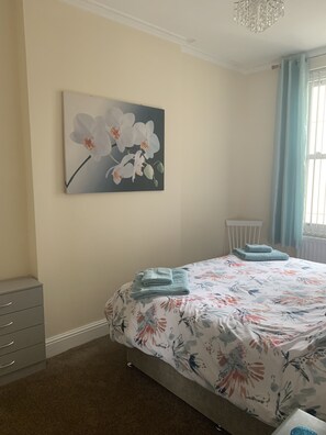 2 bedrooms, iron/ironing board, travel cot, free WiFi