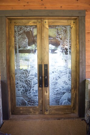 Interior - Private Luxury on 8acers with Amazing views and Spacious Accommodations (Lakeside)