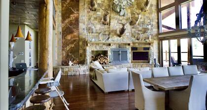 Private Luxury on 8acers with Amazing views and Spacious Accommodations