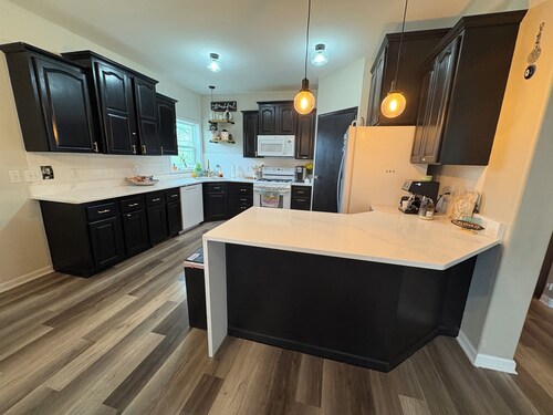 4bd 3ba Family Friendly Home PLUS all the amenities!