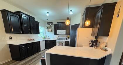 4bd 3ba Family Friendly Home PLUS all the amenities!