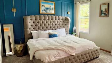 4 bedrooms, desk, iron/ironing board, WiFi (free)