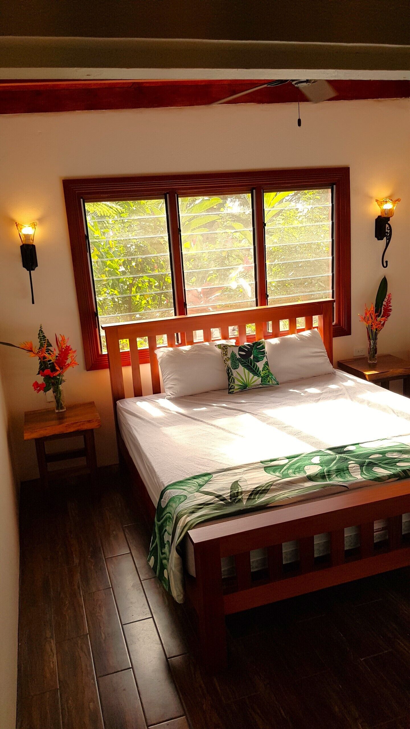 1 habitación, caja de seguridad en la habitación y ropa de cama 