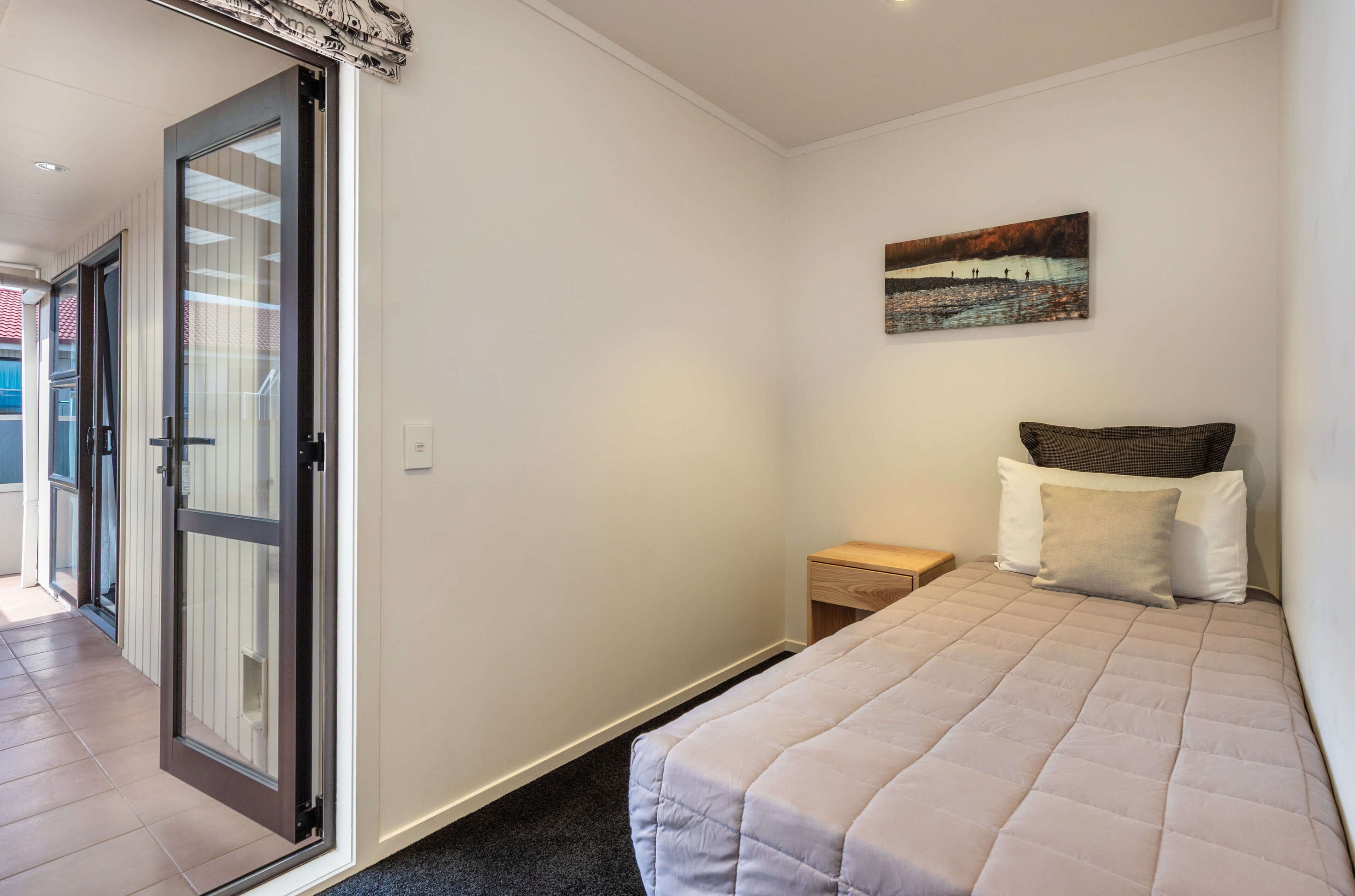 Deluxe Apartment | Laptop workspace, iron/ironing board, free WiFi, bed sheets