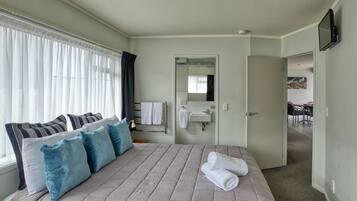 Deluxe Apartment, 2 Bedrooms, Lake View