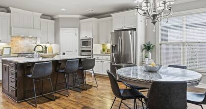 Amazing Safe, Private and spacious Home! Relaxing and stylish!