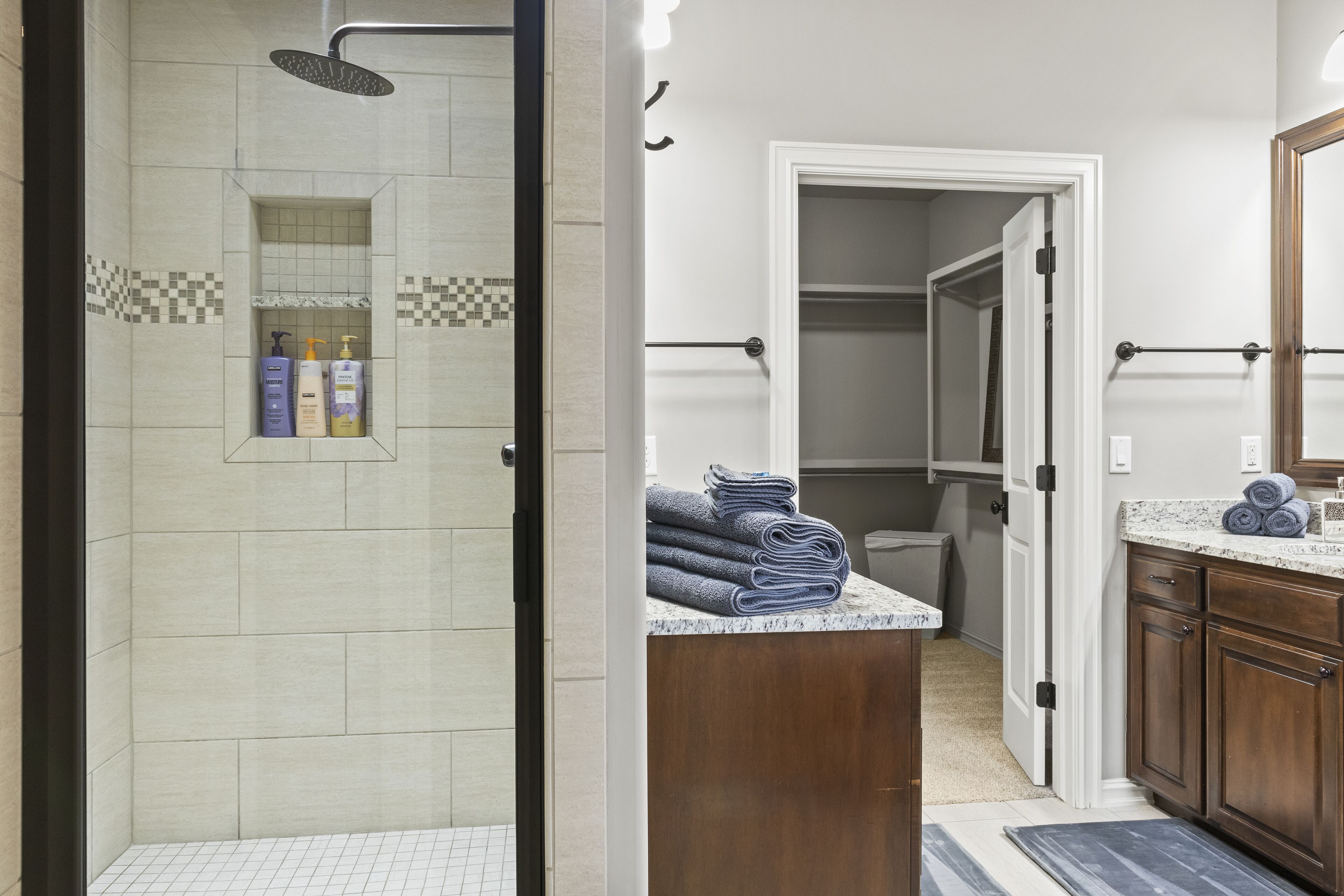 Combined shower/bathtub, hair dryer, towels, soap