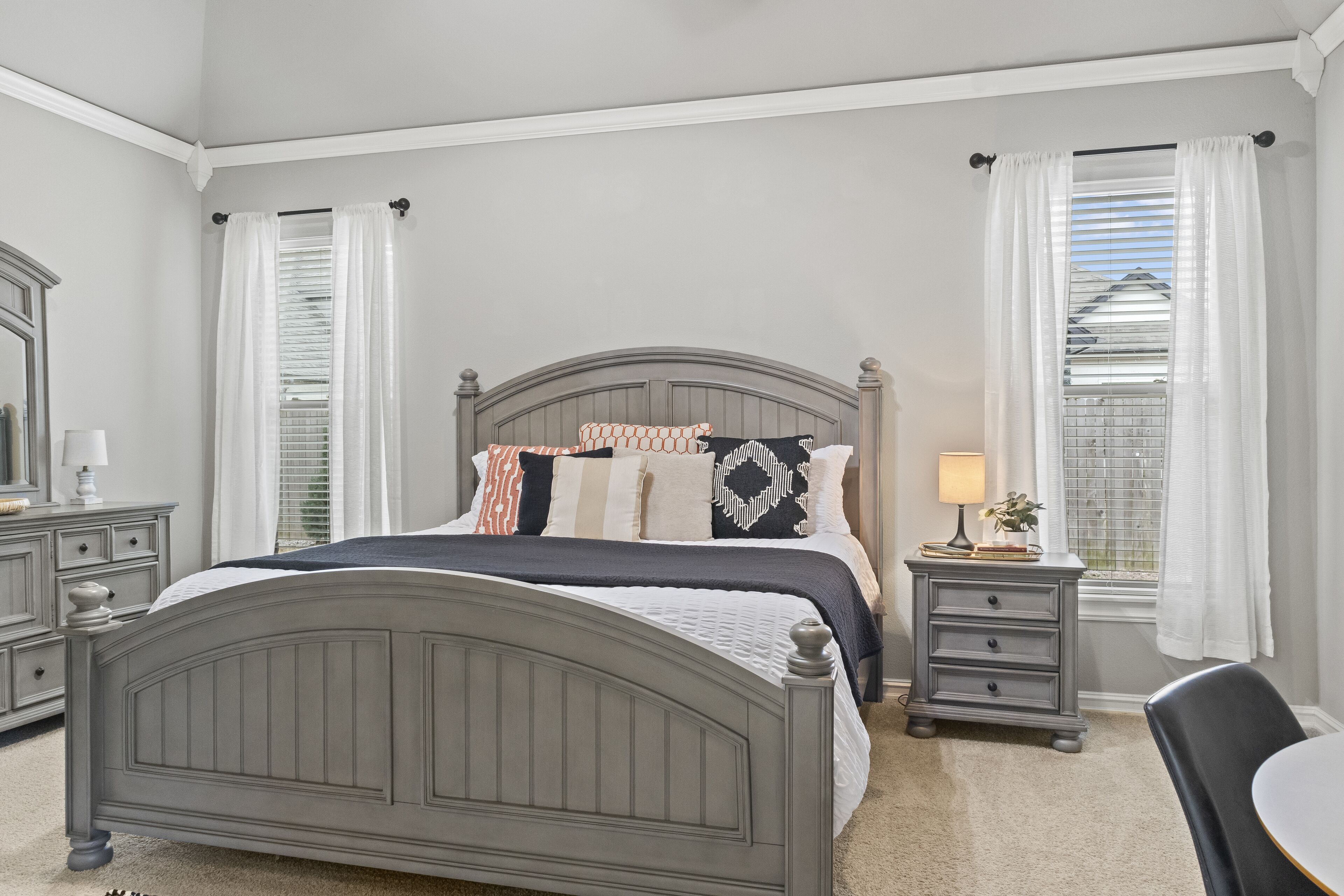 4 عدّة غرف نوم ومكتب ومكواة/لوح كي وسرير سفر