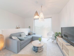 TV - Bredunepark with parking by Interhome (Bredene)