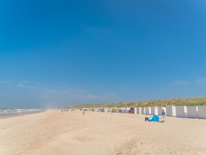 Beach nearby - Bredunepark with parking by Interhome (Bredene)