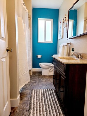 Combined shower/bathtub, hair dryer, towels, soap