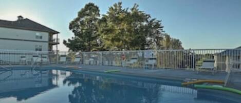 حمّام سباحة خارجي