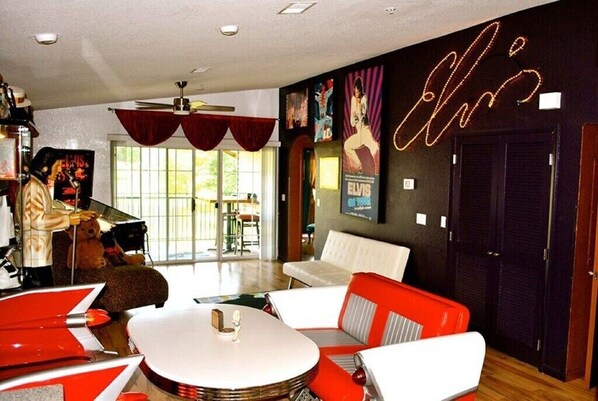 Smart TV, fireplace, stereo