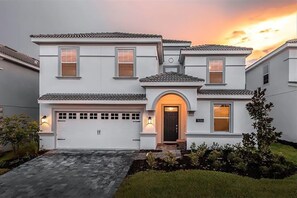 Exterior - ⭐⭐⭐⭐⭐ NEW LOWER RATES! 8BR/5BA Resort Community/Private Pool/Spa/Theater (Davenport)