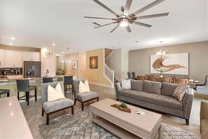 Smart TV, video games, DVD player, foosball - ⭐⭐⭐⭐⭐ NEW LOWER RATES! 8BR/5BA Resort Community/Private Pool/Spa/Theater (Davenport)