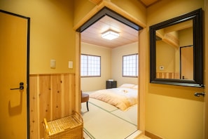 Interior detail - TANIMACHIKUN HOSHIYA 1919FUKUYA (Osaka)