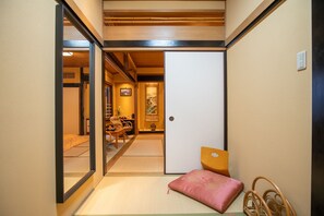Interior detail - TANIMACHIKUN HOSHIYA 1919FUKUYA (Osaka)