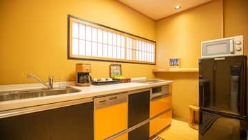 Traditional House, 3 Bedrooms | Private kitchen