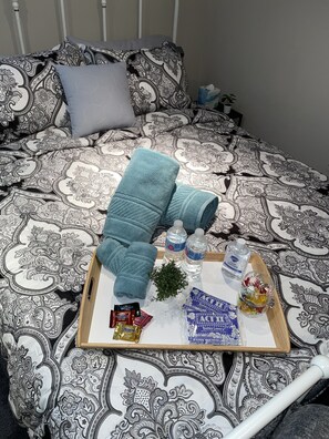 Desk, iron/ironing board, free WiFi, bed sheets