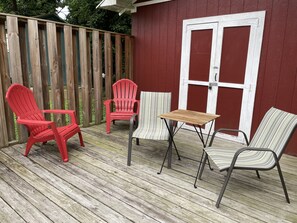 Balcony - Luxury Suite. Conveniently Located. Free Parking. (Drexel Hill)