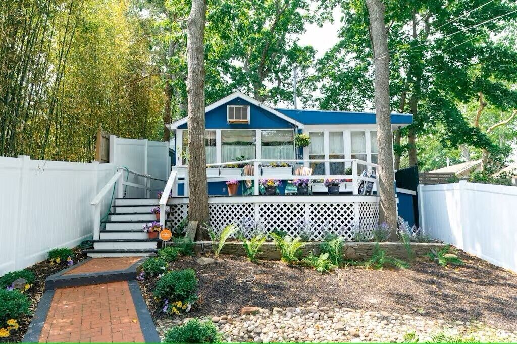 The Hampton Sack a cheerful relaxing beach cottage