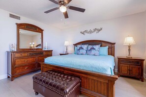 3 bedrooms, iron/ironing board, travel crib, free WiFi - Beachfront Condo in the heart of Destin!  (Destin)