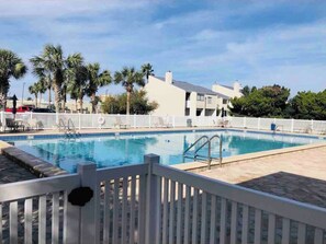 Outdoor pool - Beachfront Condo in the heart of Destin! FREE BEACH SERVICE. (Destin)