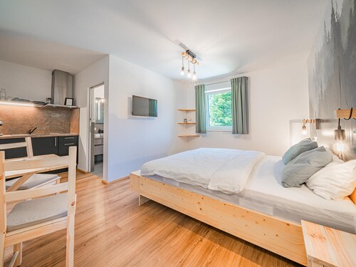 Beautiful group accommodation, 50m to the ski bus