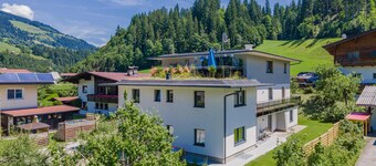 Schöne Gruppenunterkunft, nur 50m zum Skibus