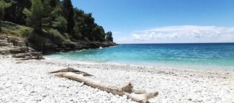 Five Bedroom House Near Sandy Beach Villa Major