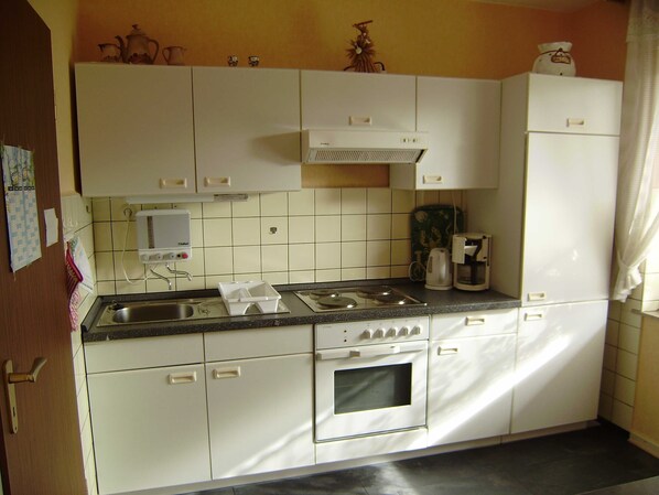 Kühlschrank, Mikrowelle, Ofen