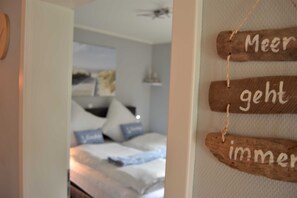 2 bedrooms, travel cot, WiFi, bed sheets