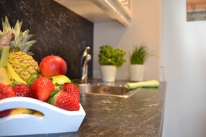 Kühlschrank, Mikrowelle, Ofen, Geschirrspüler